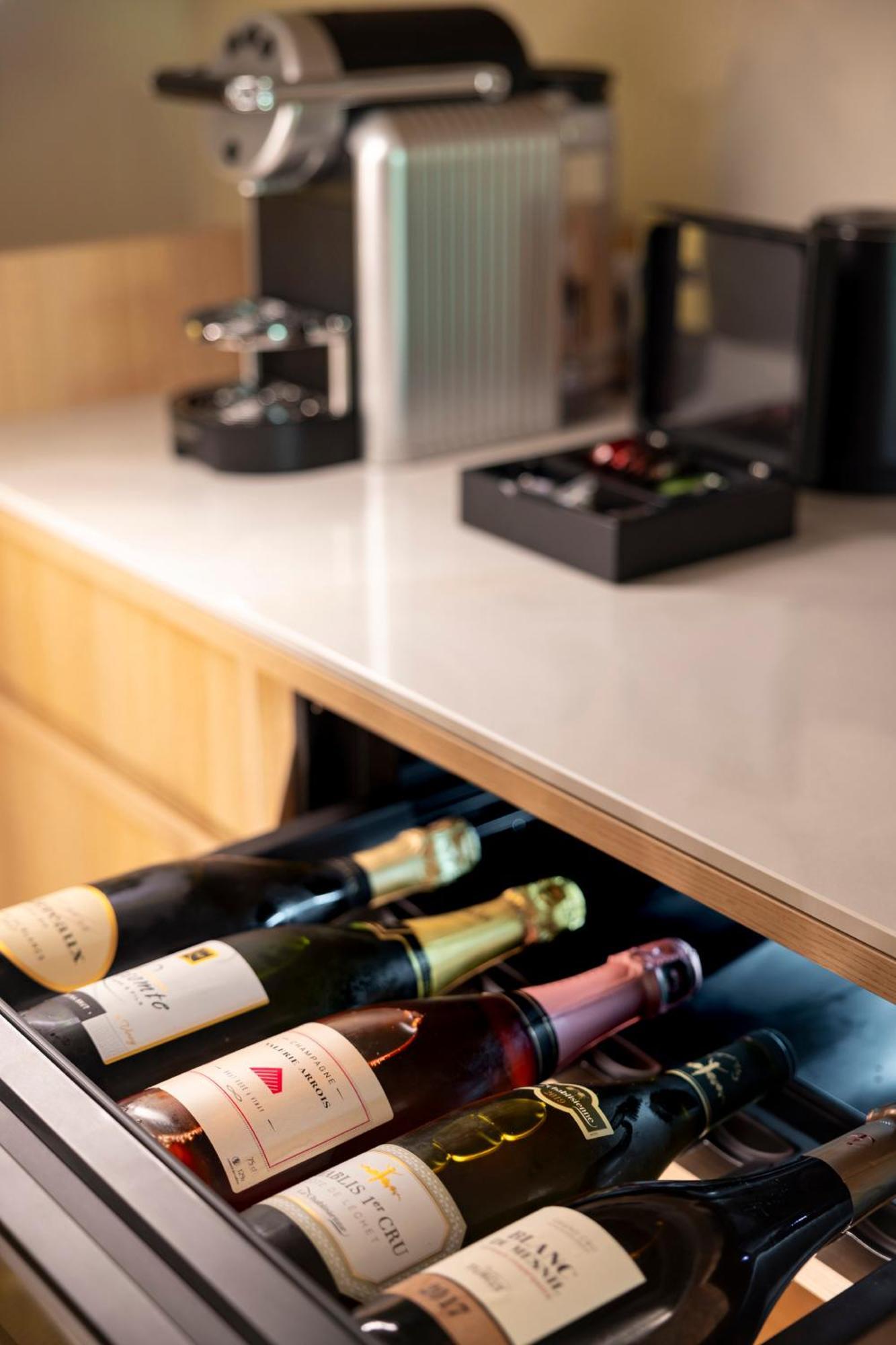 Hostellerie Briqueterie & Spa Champagne Vinay  Buitenkant foto Wine drawer
