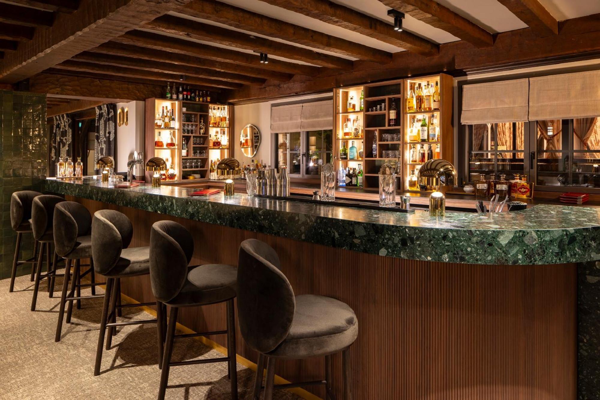 Hostellerie Briqueterie & Spa Champagne Vinay  Buitenkant foto The bar at the Mandarin Oriental, Munich