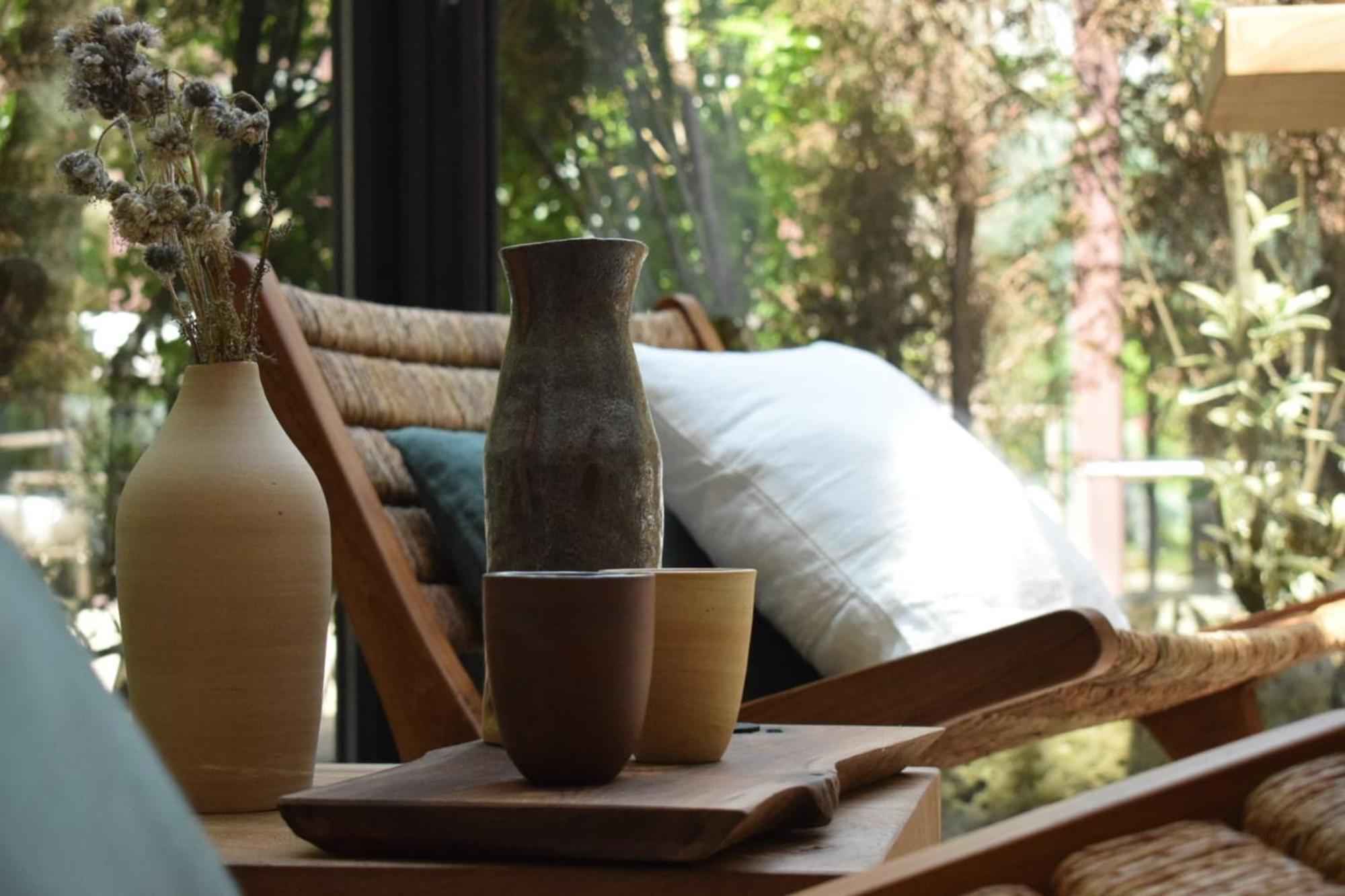 Hostellerie Briqueterie & Spa Champagne Vinay  Buitenkant foto A set of ceramic vases
